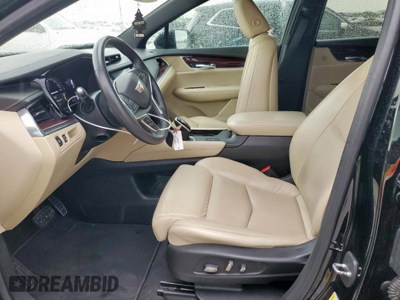 2017 Cadillac XT5 Luxury FWD z VIN 1GYKNBRS9HZ160664, wystawiony jako Copart lot #55856915 z przebiegiem 98 161 mil mil oraz Szkody całkowita. Historia ofert i sprzedaży dostępna na DreamBid. Obrazek 7.