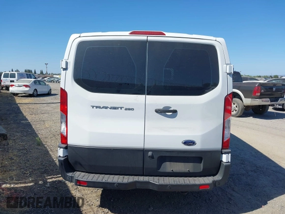 2019 Ford Transit z VIN 1FTYR1YM4KKA83624, wystawiony jako IAAI lot #42651250 z przebiegiem 118 838 mil mil oraz . Historia ofert i sprzedaży dostępna na DreamBid. Obrazek 16.