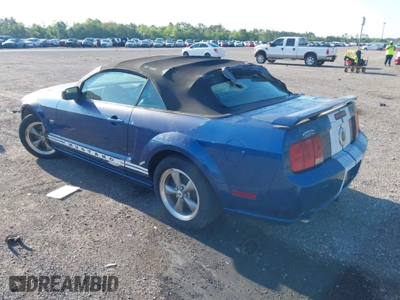2006 Ford Mustang GT Deluxe with VIN 1ZVFT85H465215338, listed as a IAAI auction lot 42035867 with 124,381 mi miles. Bid and sale history available at carsss.com. Image 3.