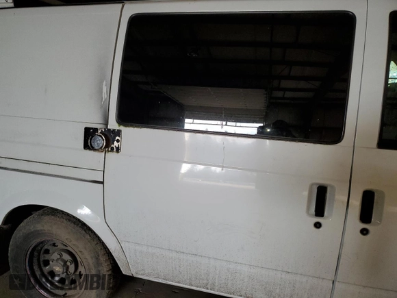 2000 Chevrolet Astro Cargo Van with VIN 1GCDM19W6YB169121, listed as a Copart auction lot 85204274 with 211,783 mi miles and Salvage Title. Bid and sale history available at carsss.com. Image 11.