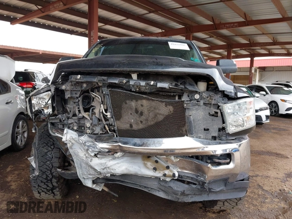 2015 Ram 2500 Tradesman z VIN 3C6UR5HL6FG673440, wystawiony jako IAAI lot #42031986 z przebiegiem 133 308 mil mil oraz . Historia ofert i sprzedaży dostępna na DreamBid. Obrazek 6.