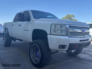 2009 Chevrolet Silverado 1500 LTZ with VIN 3GCEK33M39G269439, listed as a Copart auction lot 48946075 with 142,207 mi miles and Clean Title. Bid and sale history available at carsss.com. Image 1.