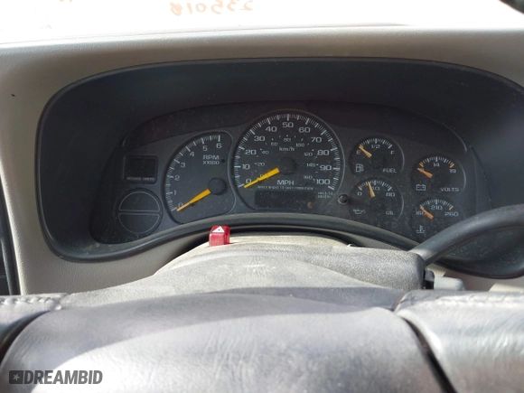 2000 Chevrolet Silverado 1500 LS with VIN 2GCEC19TXY1155977, listed as a IAAI auction lot 41158102 with 235,018 mi miles. Bid and sale history available at carsss.com. Image 7.