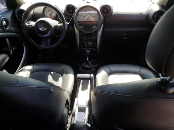2011 MINI Countryman with VIN WMWZB3C56BWM00040, listed as a Copart auction lot 48660435 with 146,607 mi miles and Salvage title. Bid and sale history available at DreamBid. Image 8.