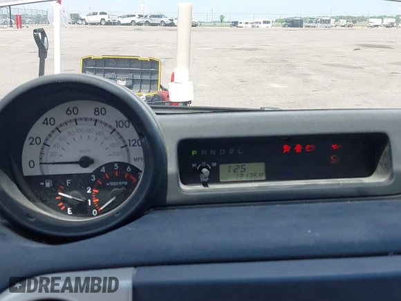 2005 Scion xB z VIN JTLKT324150221300, wystawiony jako IAAI lot #42367179 z przebiegiem 131 368 mil mil oraz . Historia ofert i sprzedaży dostępna na DreamBid. Obrazek 7.