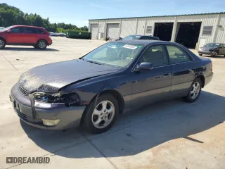 1998 Lexus ES 300 Luxury Sport Sdn with VIN JT8BF28G9W5041547, listed as a Copart auction lot 62055934 with 0 mi miles and Salvage Title. Bid and sale history available at carsss.com. Image 1.