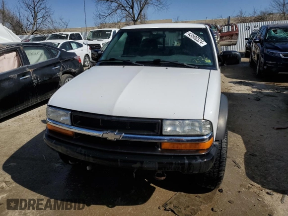 2002 Chevrolet S-10 LS with VIN 1GCCT19W828154137, listed as a Copart auction lot 43566524 with 0 mi miles and Salvage Title. Bid and sale history available at carsss.com. Image 5.