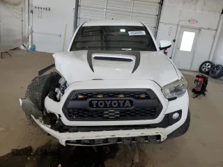 2018 Toyota Tacoma SR z VIN 3TMCZ5AN7JM178223, wystawiony jako Copart lot #49588605 z przebiegiem 179 064 mil mil oraz Szkoda całkowita • Salvage title. Historia ofert i sprzedaży dostępna na DreamBid. Obrazek 5.