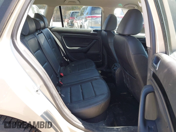 2013 Volkswagen Jetta SportWagen TDI with VIN 3VWML7AJ6DM692578, listed as a IAAI auction lot 41990222 with 83,385 mi miles. Bid and sale history available at carsss.com. Image 8.