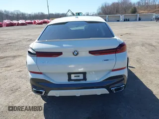 2025 BMW X6 xDrive40i z VIN 5UX33EX01S9Z04573, wystawiony jako IAAI lot #41835481 z przebiegiem 504 mil mil oraz . Historia ofert i sprzedaży dostępna na DreamBid. Obrazek 16.