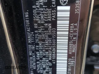 2025 Toyota Camry LE z VIN 4T1DBADK5SU015503, wystawiony jako Copart lot #51480665 z przebiegiem 3 525 mil mil oraz Szkoda całkowita • Salvage title. Historia ofert i sprzedaży dostępna na DreamBid. Obrazek 12.