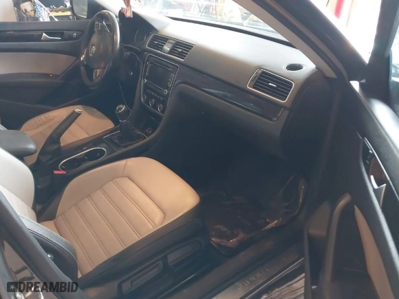 2015 Volkswagen Passat 1.8T SE w/Sunroof & Nav with VIN 1VWBT7A35FC088243, listed as a IAAI auction lot 41638900 with 82,840 mi miles. Bid and sale history available at carsss.com. Image 5.