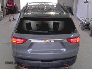 2021 Chevrolet Traverse LT Cloth z VIN 1GNEVGKW8MJ192048, wystawiony jako IAAI lot #42556137 z przebiegiem 106 304 mil mil oraz . Historia ofert i sprzedaży dostępna na DreamBid. Obrazek 30.
