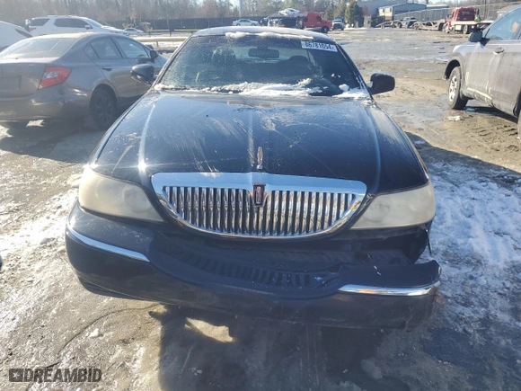 2009 Lincoln Town Car Signature Limited with VIN 2LNHM82VX9X605863, listed as a Copart auction lot 86781054 with 139,339 mi miles and Salvage Title. Bid and sale history available at carsss.com. Image 5.