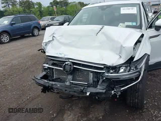2022 Volkswagen Tiguan SE z VIN 3VV2B7AX8NM109450, wystawiony jako IAAI lot #42248707 z przebiegiem 18 603 mil mil oraz . Historia ofert i sprzedaży dostępna na DreamBid. Obrazek 6.