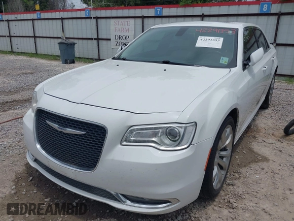 2016 Chrysler 300 Anniversary Edition z VIN 2C3CCAAG2GH343828, wystawiony jako IAAI lot #42291353 z przebiegiem 126 336 mil mil oraz . Historia ofert i sprzedaży dostępna na DreamBid. Obrazek 6.