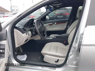 2009 Mercedes-Benz C 300 Sport z VIN WDDGF54X79R069574, wystawiony jako IAAI lot #42126822 z przebiegiem 59 659 mil mil oraz . Historia ofert i sprzedaży dostępna na DreamBid. Obrazek 5.