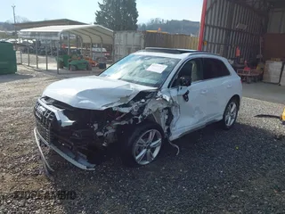 2024 Audi Q3 S line Premium z VIN WA1DECF3XR1108195, wystawiony jako IAAI lot #41833728 z przebiegiem Nie podano mil oraz . Historia ofert i sprzedaży dostępna na DreamBid. Obrazek 2.