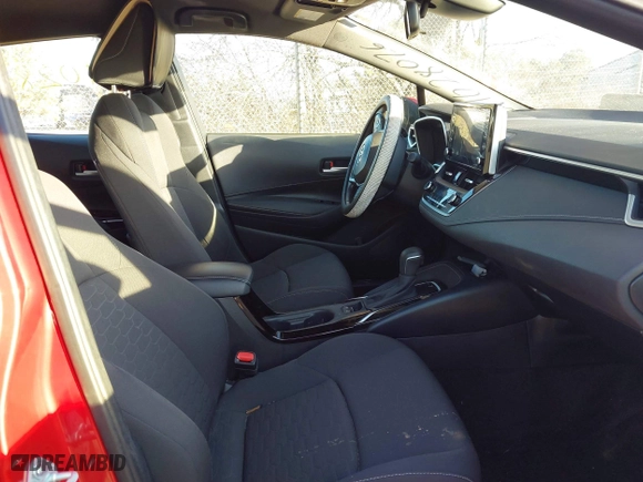 2021 Toyota Corolla Hatchback SE with VIN JTND4MBE2M3119139, listed as a IAAI auction lot 41028076 with 33,324 mi miles. Bid and sale history available at carsss.com. Image 5.