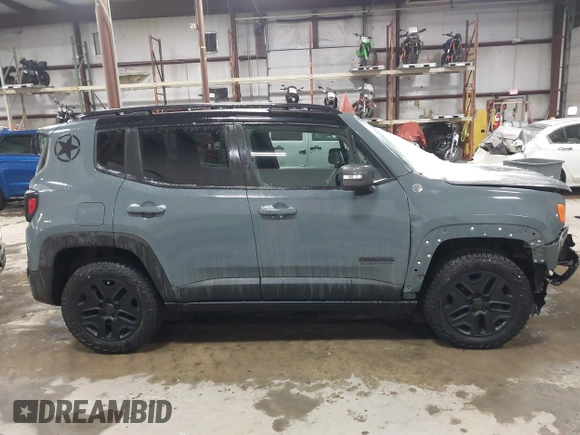 2017 Jeep Renegade Trailhawk z VIN ZACCJBCB4HPE86966, wystawiony jako IAAI lot #41502978 z przebiegiem 144 723 mil mil oraz . Historia ofert i sprzedaży dostępna na DreamBid. Obrazek 13.