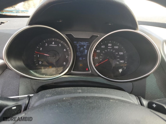 2014 Hyundai Veloster with VIN KMHTC6AD3EU182927, listed as a Copart auction lot 71044954 with 174,222 mi miles and Salvage Title. Bid and sale history available at carsss.com. Image 9.