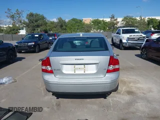 2005 Volvo S40 z VIN YV1MS682352103617, wystawiony jako IAAI lot #42266649 z przebiegiem 156 743 mil mil oraz . Historia ofert i sprzedaży dostępna na DreamBid. Obrazek 17.