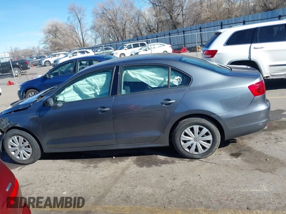2014 Volkswagen Jetta S z VIN 3VW2K7AJ7EM275448, wystawiony jako IAAI lot #41835358 z przebiegiem 149 272 mil mil oraz . Historia ofert i sprzedaży dostępna na DreamBid. Obrazek 14.