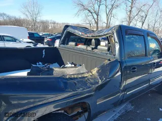 2003 Chevrolet Silverado 2500HD LS with VIN 1GCHK23U93F131856, listed as a IAAI auction lot 41235689 with 101,907 mi miles. Bid and sale history available at carsss.com. Image 6.