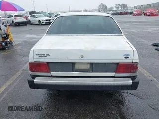 1984 Ford Tempo z VIN 1FABP19R3EK173928, wystawiony jako IAAI lot #41561559 z przebiegiem 30 355 mil mil oraz . Historia ofert i sprzedaży dostępna na DreamBid. Obrazek 16.