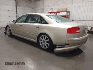 2005 Audi A8 z VIN WAUML44E85N013995, wystawiony jako IAAI lot #42130813 z przebiegiem 53 435 mil mil oraz . Historia ofert i sprzedaży dostępna na DreamBid. Obrazek 3.