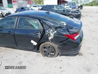 2023 Hyundai Elantra Blue z VIN KMHLM4AJ8PU043144, wystawiony jako IAAI lot #42357892 z przebiegiem 46 026 mil mil oraz . Historia ofert i sprzedaży dostępna na DreamBid. Obrazek 6.
