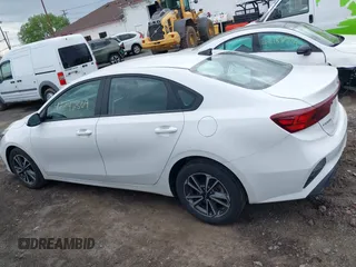 2023 Kia Forte LXS z VIN 3KPF24AD9PE657457, wystawiony jako IAAI lot #42242569 z przebiegiem 11 250 mil mil oraz . Historia ofert i sprzedaży dostępna na DreamBid. Obrazek 14.
