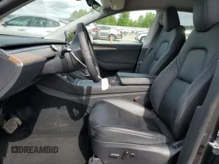 2024 Tesla Model Y Long Range z VIN 7SAYGDEE8RF986258, wystawiony jako Copart lot #58434275 z przebiegiem 59 934 mil mil oraz Szkoda całkowita • Salvage title. Historia ofert i sprzedaży dostępna na DreamBid. Obrazek 7.