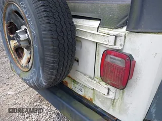1998 Jeep Wrangler SE with VIN 1J4FY29P0WP792787, listed as a IAAI auction lot 42631661 with 190,180 mi miles and . Bid and sale history available at DreamBid. Image 14.