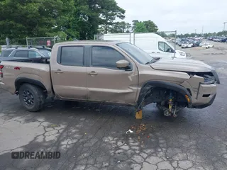 2024 Nissan Frontier Pro-4X z VIN 1N6ED1EK0RN644461, wystawiony jako IAAI lot #42618837 z przebiegiem 18 179 mil mil oraz . Historia ofert i sprzedaży dostępna na DreamBid. Obrazek 13.