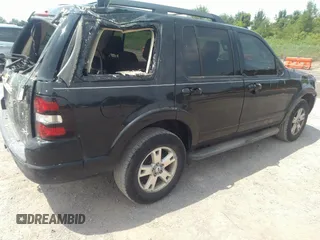 2010 Ford Explorer XLT with VIN 1FMEU7DE9AUA89274, listed as a IAAI auction lot 39917042 with 135,903 mi miles. Bid and sale history available at carsss.com. Image 4.
