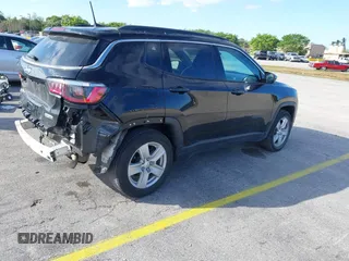 2022 Jeep Compass Latitude with VIN 3C4NJCBB6NT229344, listed as a IAAI auction lot 41686958 with 40,696 mi miles and . Bid and sale history available at carsss.com. Image 4.
