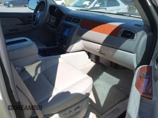 2008 GMC Yukon SLT w/4SB with VIN 1GKFK13078R209074, listed as a IAAI auction lot 41869070 with 180,950 mi miles. Bid and sale history available at carsss.com. Image 5.
