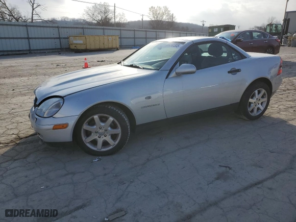 1998 Mercedes-Benz SLK-Class with VIN WDBKK47FXWF021334, listed as a Copart auction lot 89292305 with 86,952 mi miles and Salvage Title. Bid and sale history available at carsss.com. Image 1.