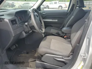 2008 Jeep Patriot Sport z VIN 1J8FT28W18D711466, wystawiony jako Copart lot #53523135 z przebiegiem 179 112 mil mil oraz Szkoda całkowita • Salvage title. Historia ofert i sprzedaży dostępna na DreamBid. Obrazek 7.