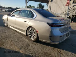 2024 BMW i7 eDrive50 z VIN WBY43EJ09RCR44541, wystawiony jako Copart lot #79568514 z przebiegiem 520 mil mil oraz Szkody całkowita. Historia ofert i sprzedaży dostępna na DreamBid. Obrazek 2.