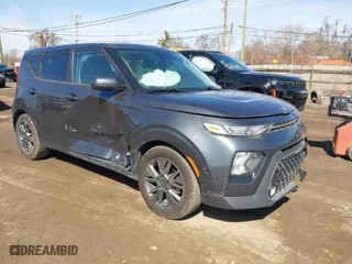 2021 Kia Soul EX with VIN KNDJ33AU7M7783748, listed as a IAAI auction lot 41843477 with 61,534 mi miles. Bid and sale history available at carsss.com. Image 1.