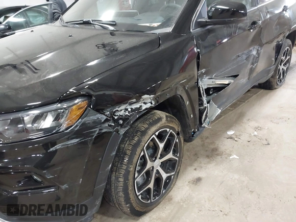 2024 Jeep Compass Limited with VIN 3C4NJDCNXRT126643, listed as a IAAI auction lot 41370816 with 7,355 mi miles and . Bid and sale history available at DreamBid. Image 6.