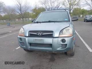 2009 Hyundai Tucson GLS with VIN KM8JM12B79U991776, listed as a IAAI auction lot 42088648 with 219,207 mi miles. Bid and sale history available at carsss.com. Image 6.