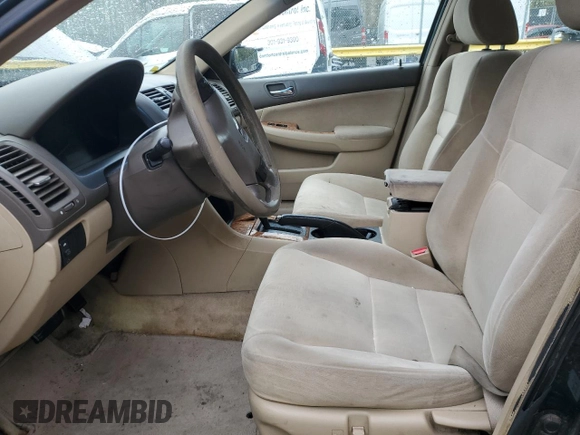2005 Honda Accord EX z VIN 1HGCM56715A058043, wystawiony jako Copart lot #52994425 z przebiegiem 218 112 mil mil oraz Szkody całkowita. Historia ofert i sprzedaży dostępna na DreamBid. Obrazek 7.