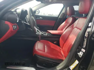 2019 Alfa Romeo Giulia z VIN ZARFAMAN9K7621522, wystawiony jako Copart lot #53130015 z przebiegiem 50 843 mil mil oraz Szkoda całkowita • Salvage title. Historia ofert i sprzedaży dostępna na DreamBid. Obrazek 7.