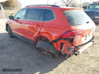 2019 Volkswagen Tiguan SE with VIN 3VV2B7AX5KM109109, listed as a IAAI auction lot 41768355 with 128,942 mi miles. Bid and sale history available at carsss.com. Image 3.