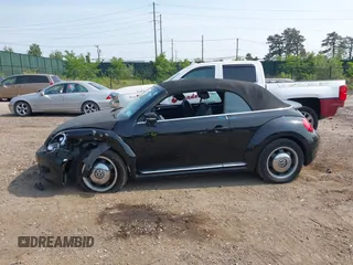 2013 Volkswagen Beetle 2.5L z VIN 3VW5X7AT5DM805978, wystawiony jako IAAI lot #42429397 z przebiegiem 62 408 mil mil oraz . Historia ofert i sprzedaży dostępna na DreamBid. Obrazek 13.