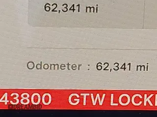 2020 Tesla Model Y Long Range z VIN 5YJYGDEE3LF043800, wystawiony jako IAAI lot #41590220 z przebiegiem 62 341 mil mil oraz . Historia ofert i sprzedaży dostępna na DreamBid. Obrazek 16.