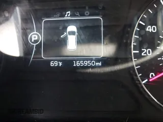 2017 Kia Sorento LX z VIN 5XYPGDA30HG315882, wystawiony jako IAAI lot #41801283 z przebiegiem 165 950 mil mil oraz . Historia ofert i sprzedaży dostępna na DreamBid. Obrazek 7.